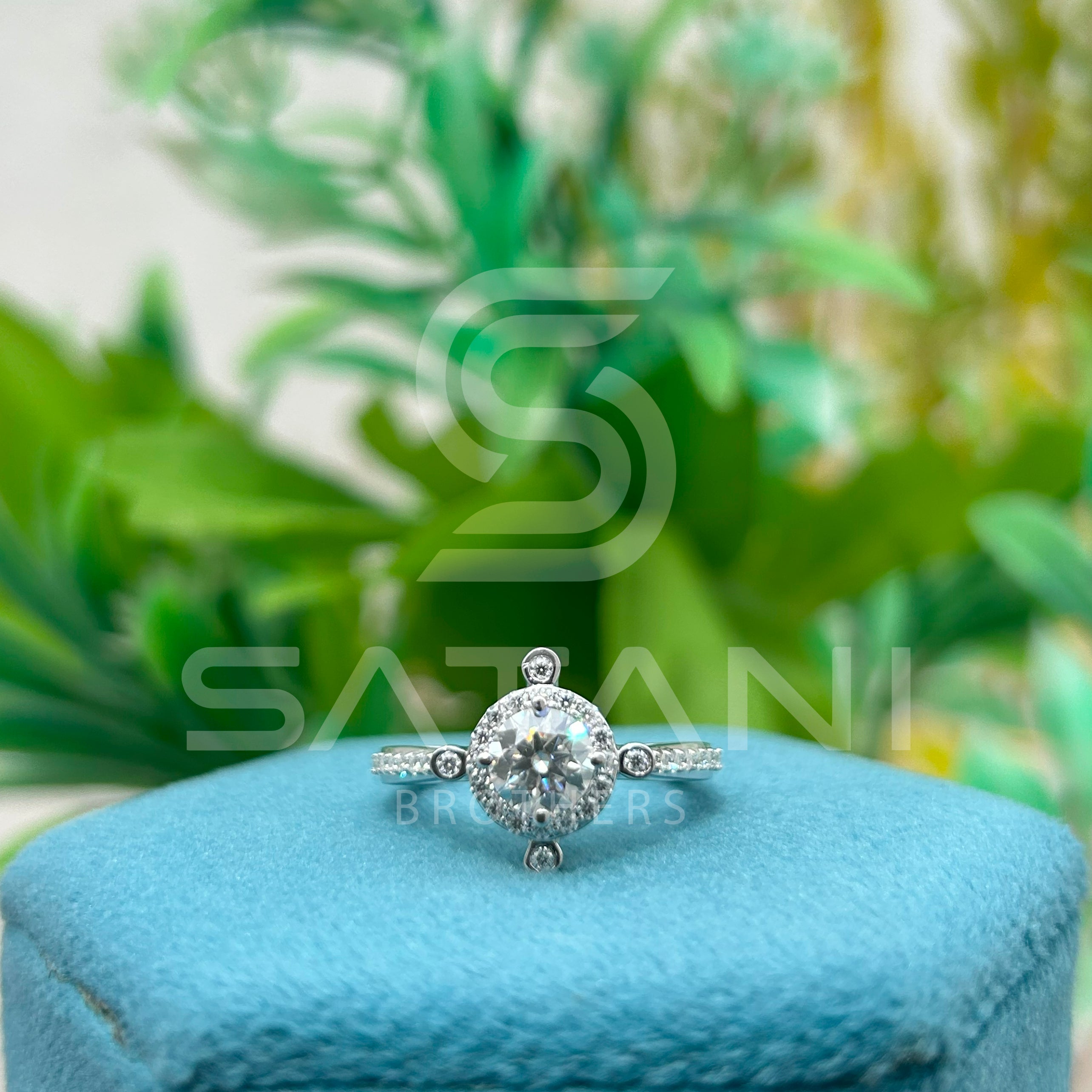14K White Gold Vintage Halo Engagement Ring with Round Brilliant Diamond & Milgrain Detailing