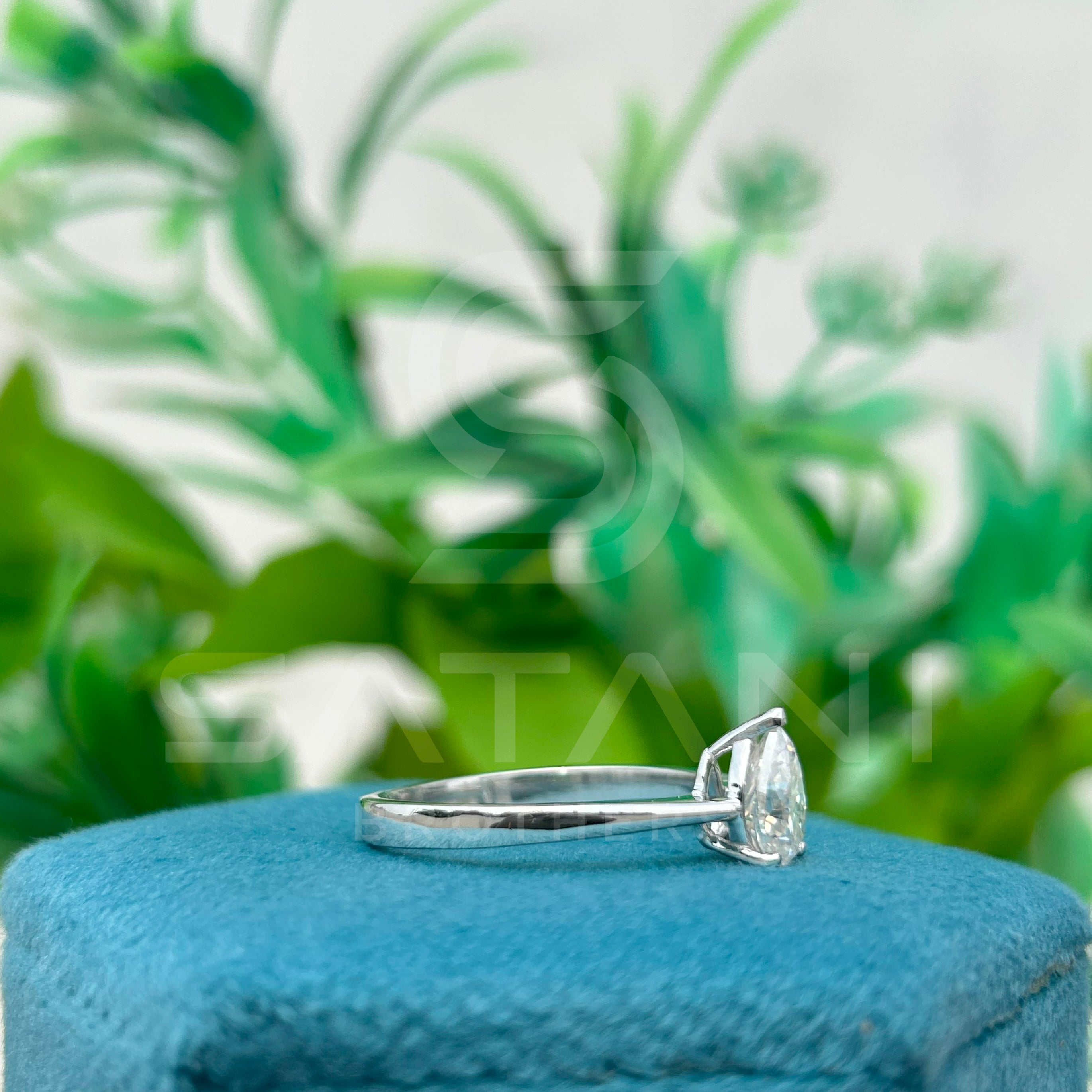 Elegant Pear-Cut Diamond Solitaire Ring in Sleek White Gold