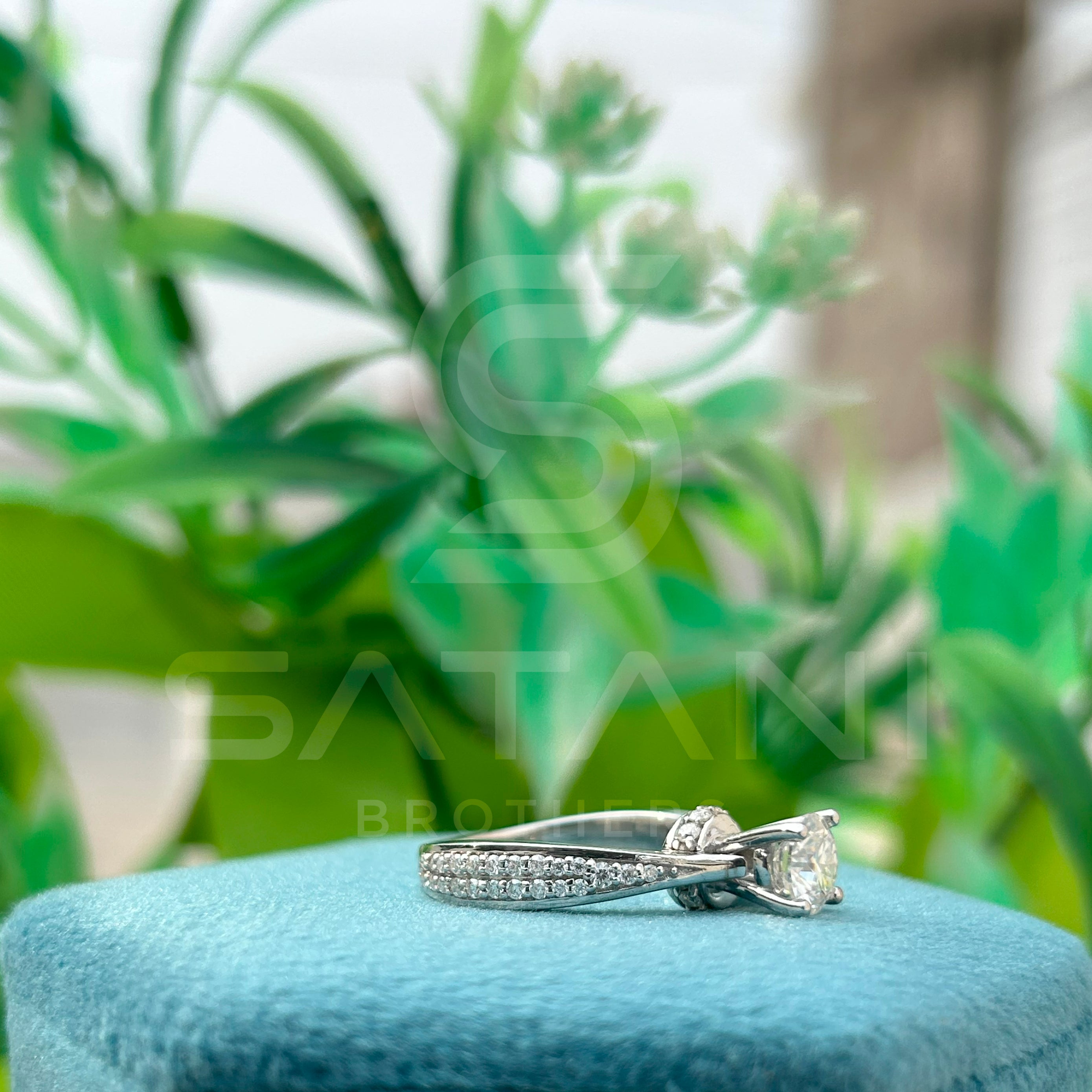 Round Cut Moissanite Solitaire Engagement Ring with Side Stones