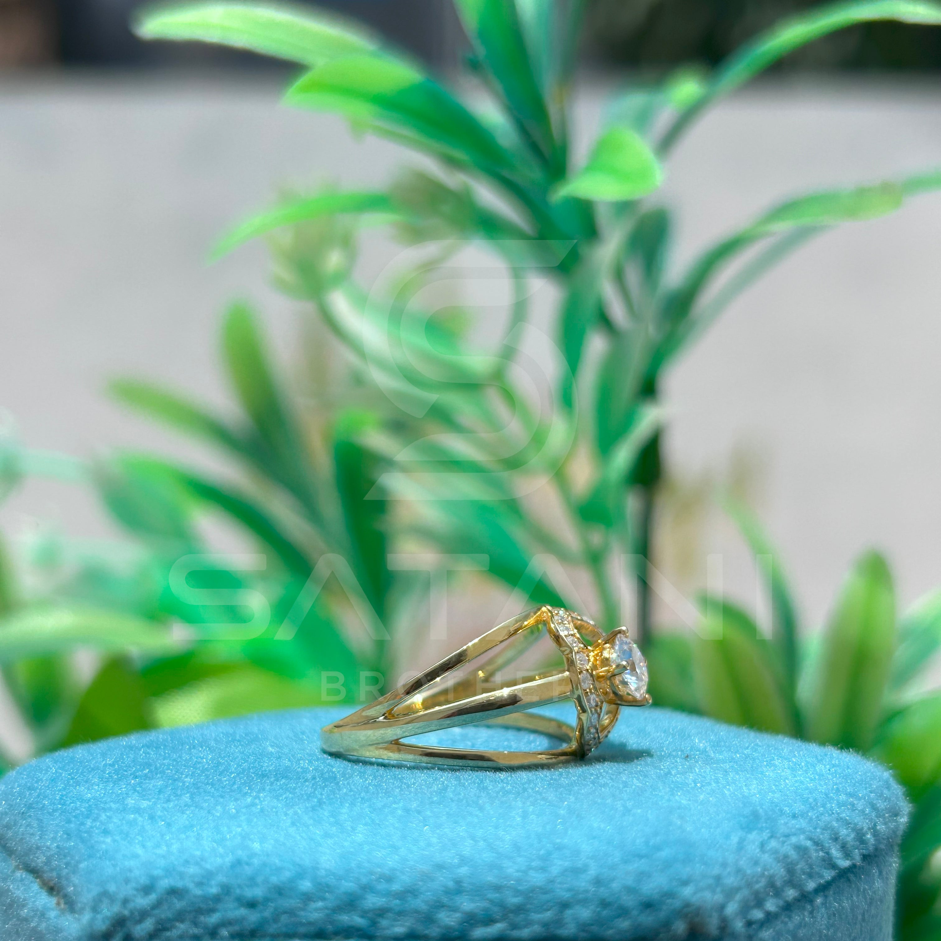 Vintage Flower Halo Moissanite Ring – Round Cut Center Stone with Diamond Accents | 925 Silver / 10k 14k 18k Gold | Elegant Engagement or Gift Ring