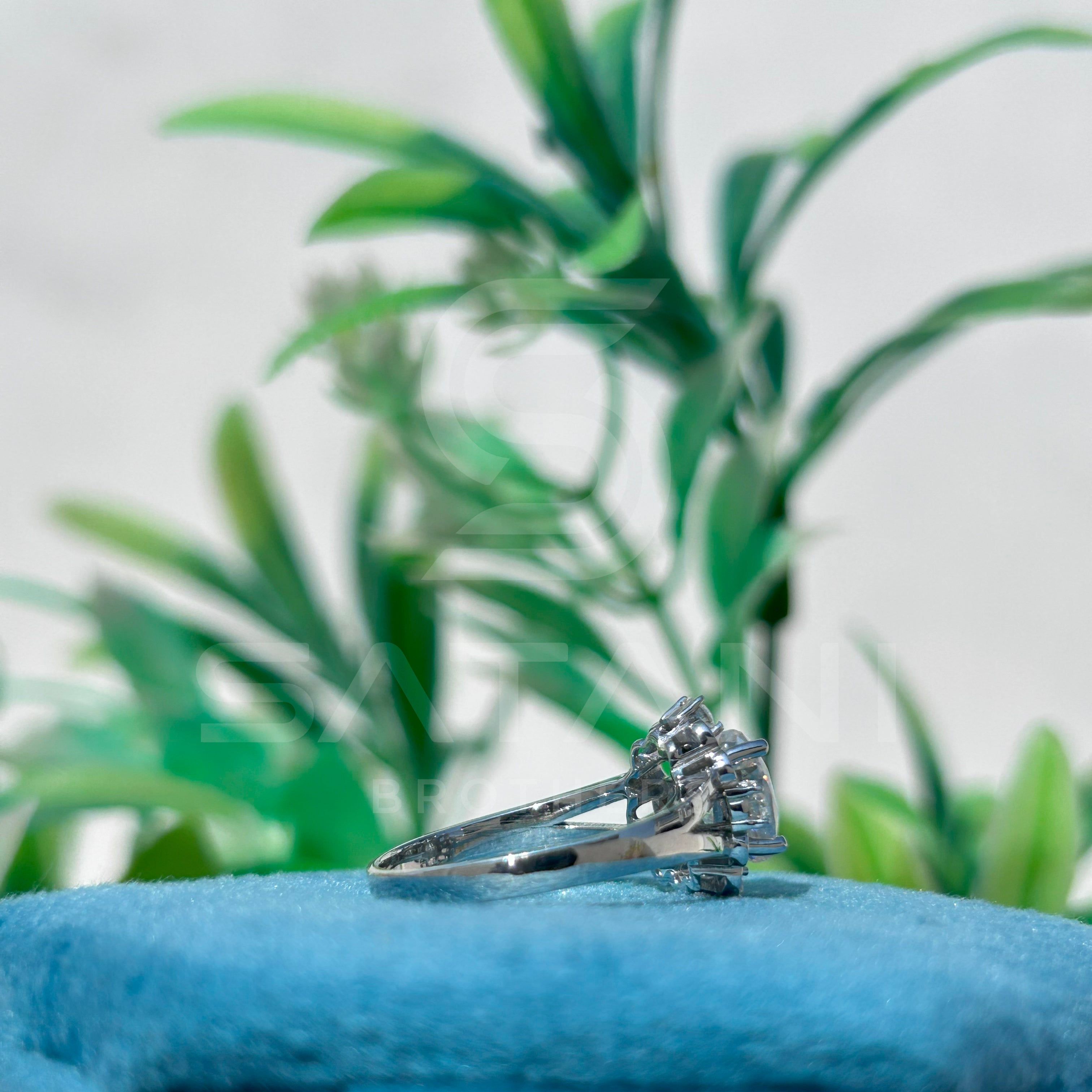 Oval Diamond Cluster Ring – Unique Flower Halo Engagement Ring