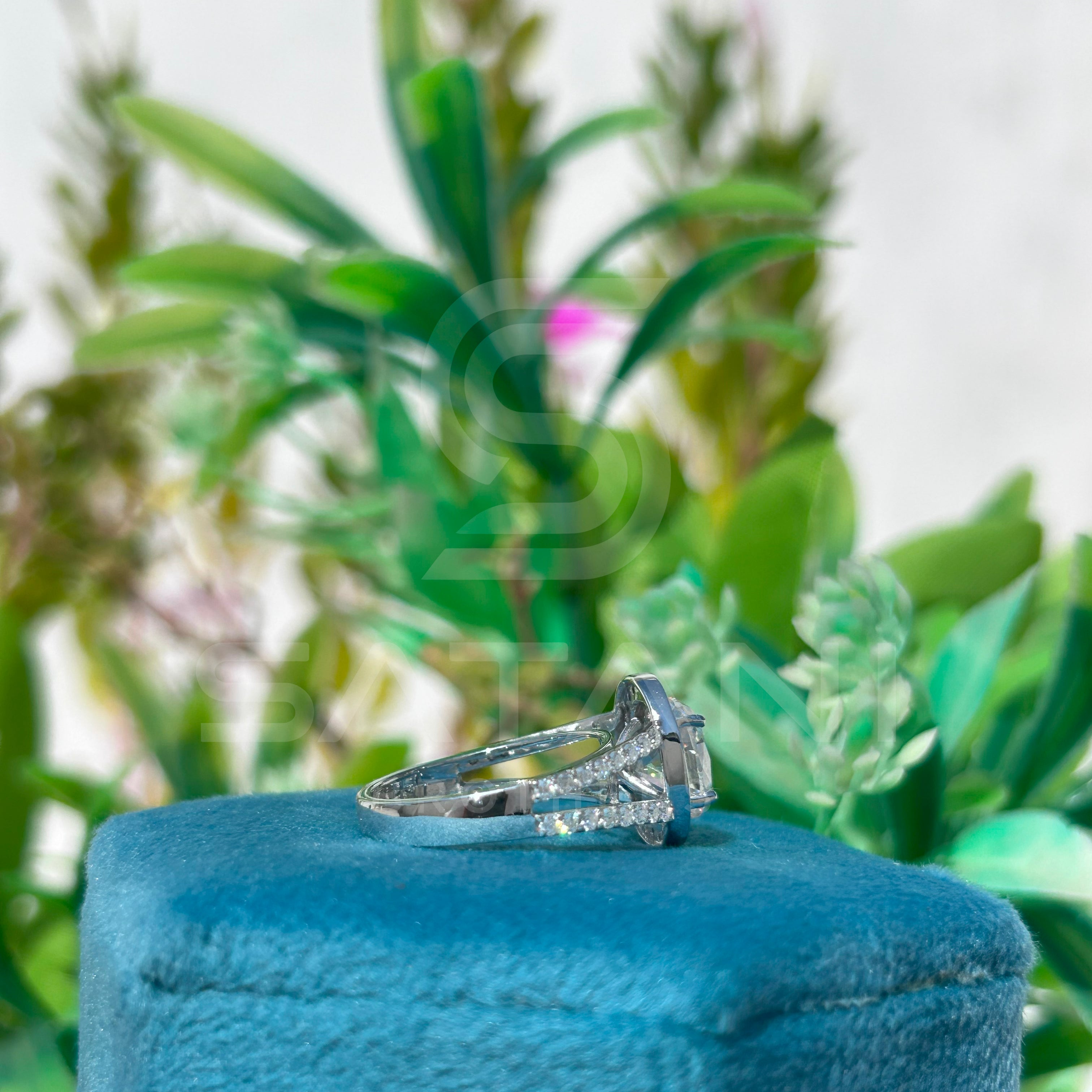 "Oval Cut Halo Diamond Engagement Ring with Split Shank – White Gold Oval Solitaire with Pave Band"