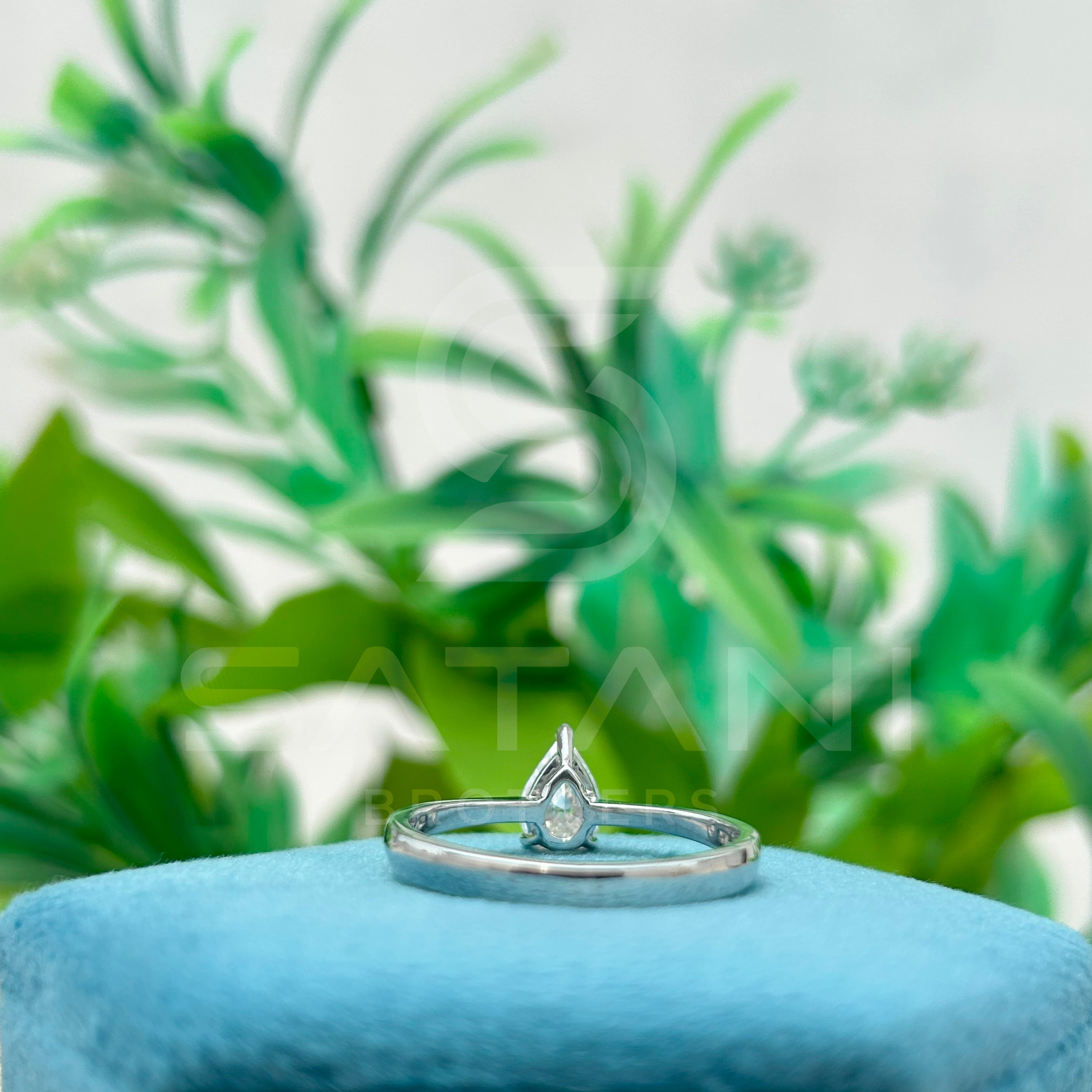 Elegant Pear-Cut Diamond Solitaire Ring in Sleek White Gold