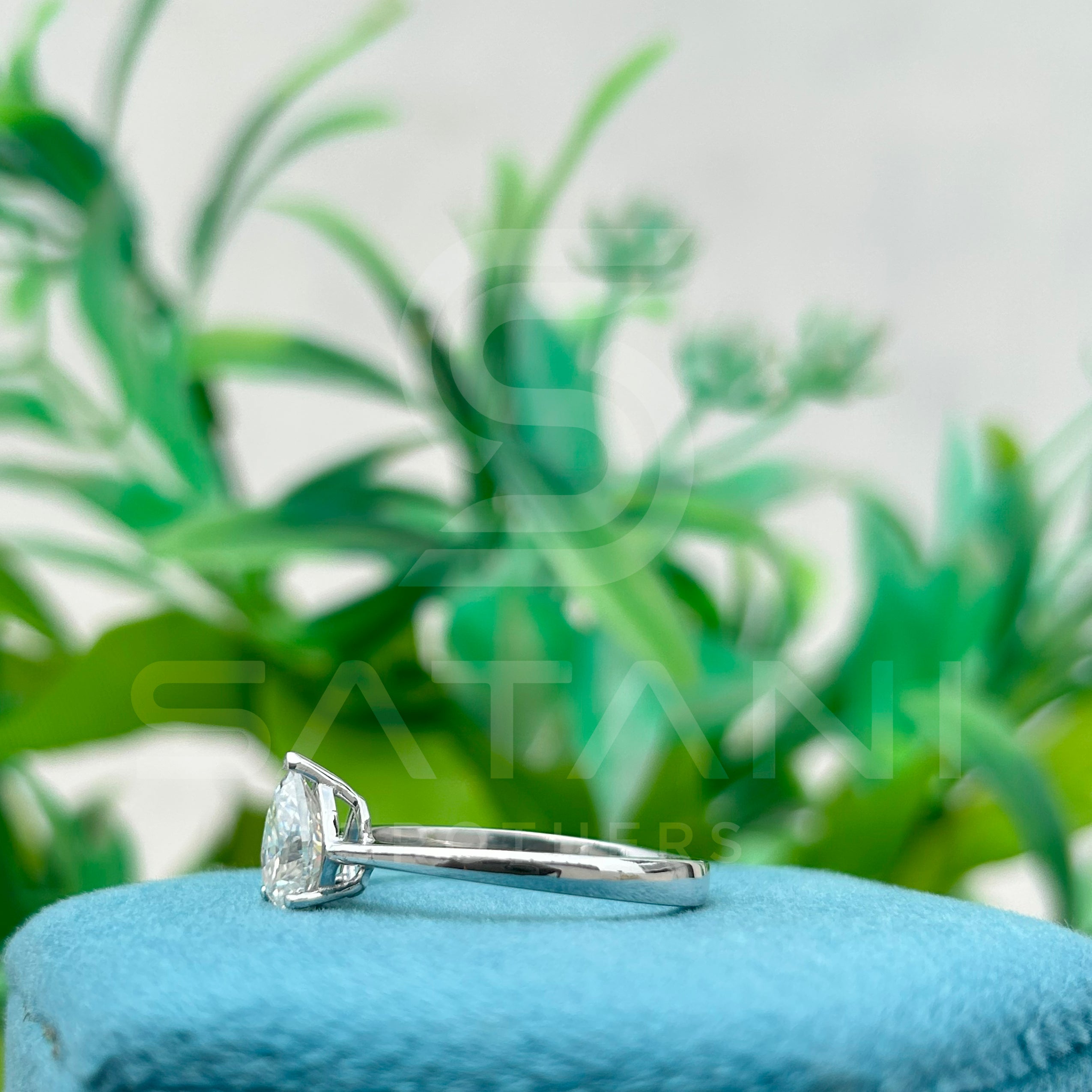 Elegant Pear-Cut Diamond Solitaire Ring in Sleek White Gold