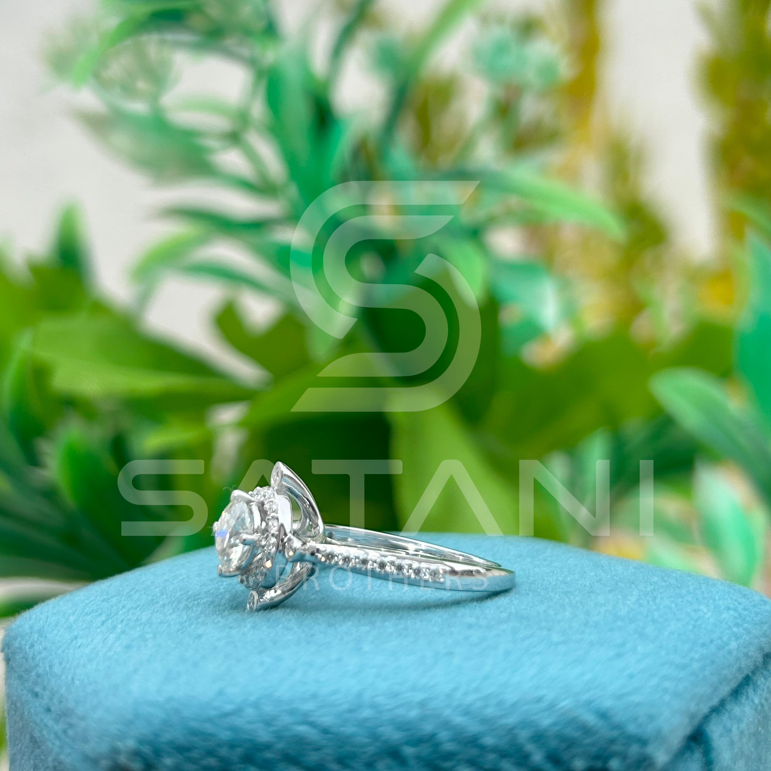 14K White Gold Vintage Halo Engagement Ring with Round Brilliant Diamond & Milgrain Detailing