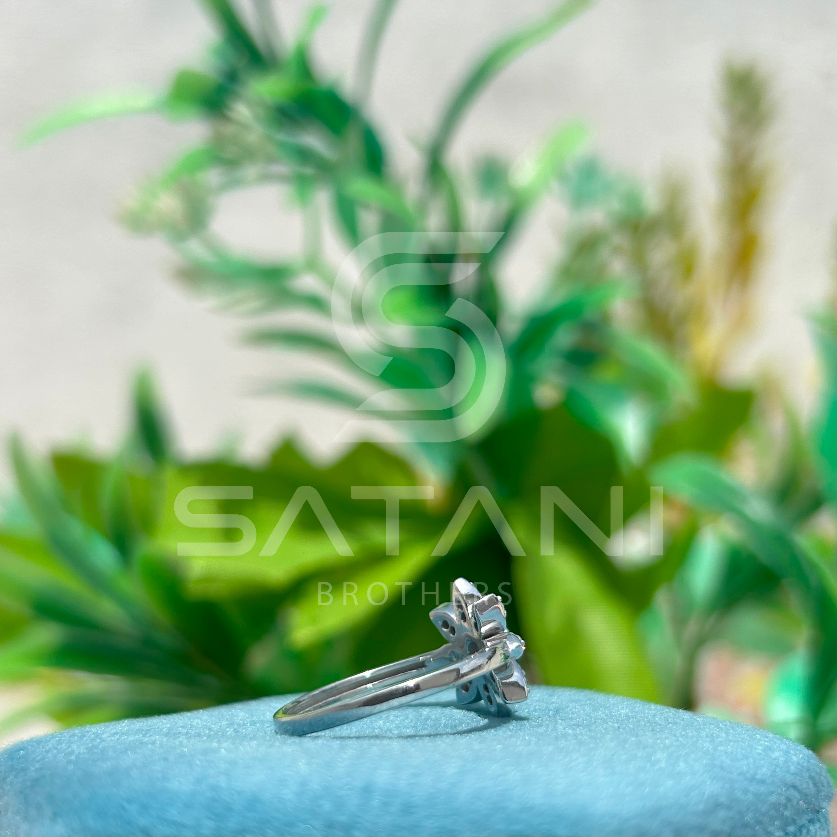 Daisy Diamond Bloom Ring