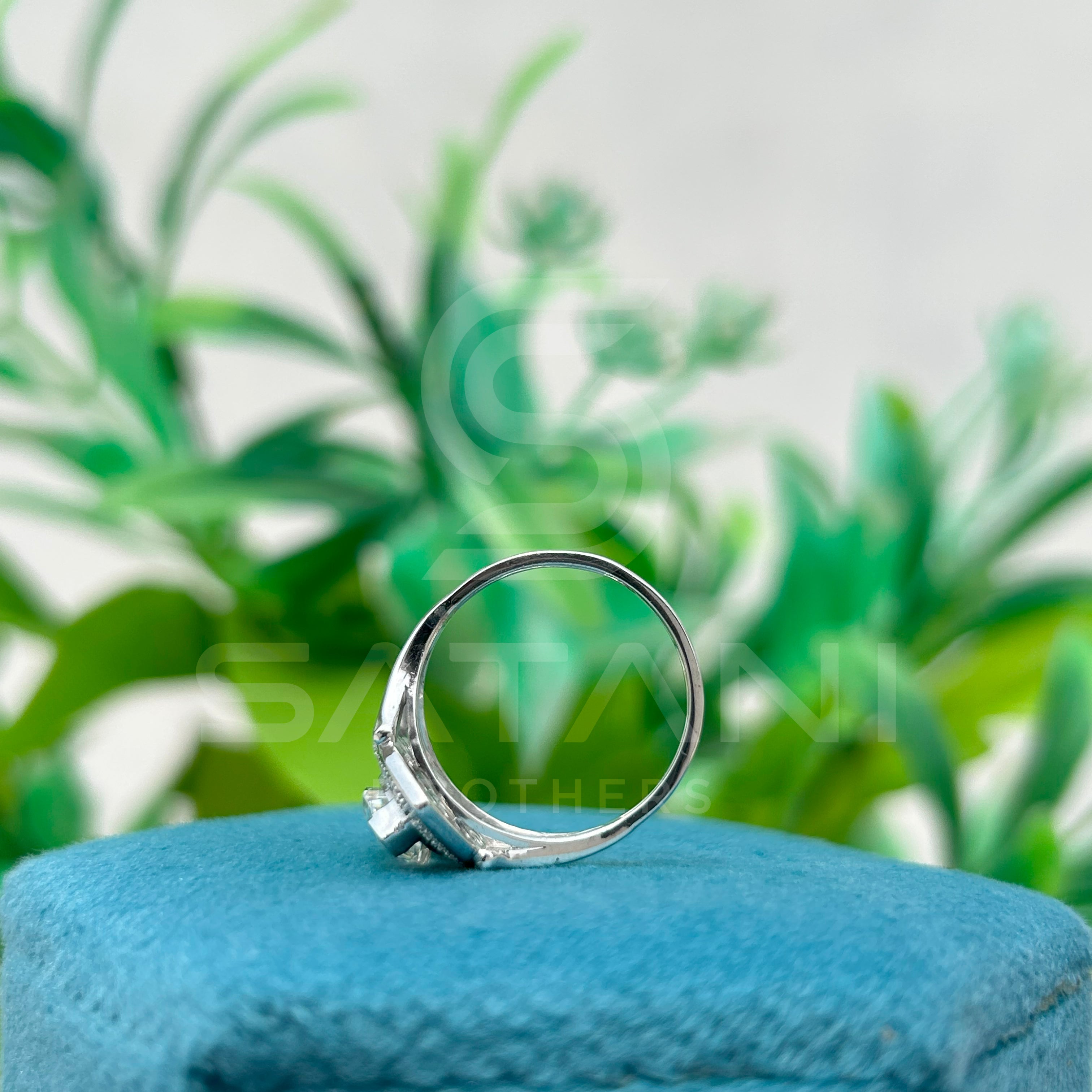 Marquise Cut Diamond Halo Ring in 925 Sterling Silver – Vintage Inspired Split Shank Engagement Ring, Elegant Solitaire with Halo Setting