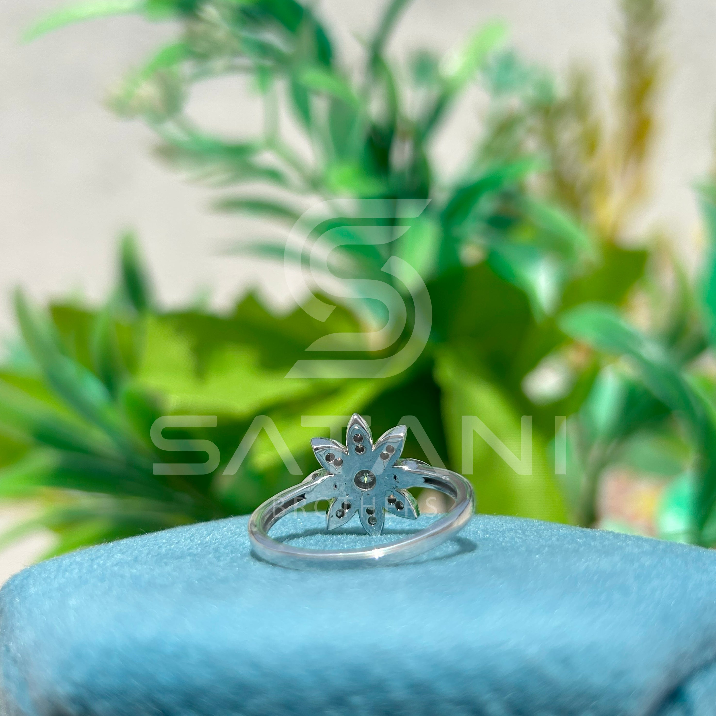 Daisy Diamond Bloom Ring