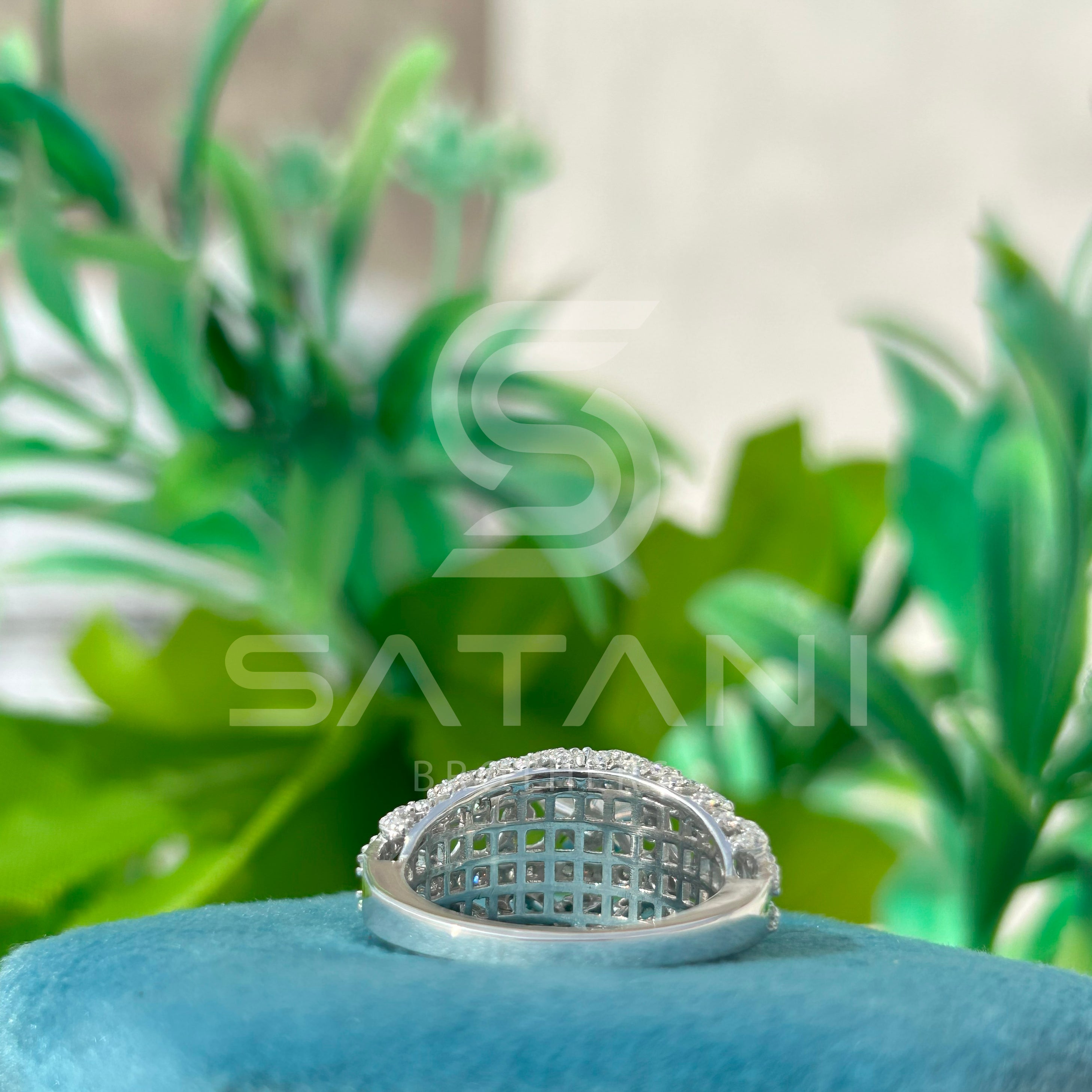 "Vintage-Inspired Oval Halo Engagement Ring – Triple Row Pave Band with Filigree Detailing"