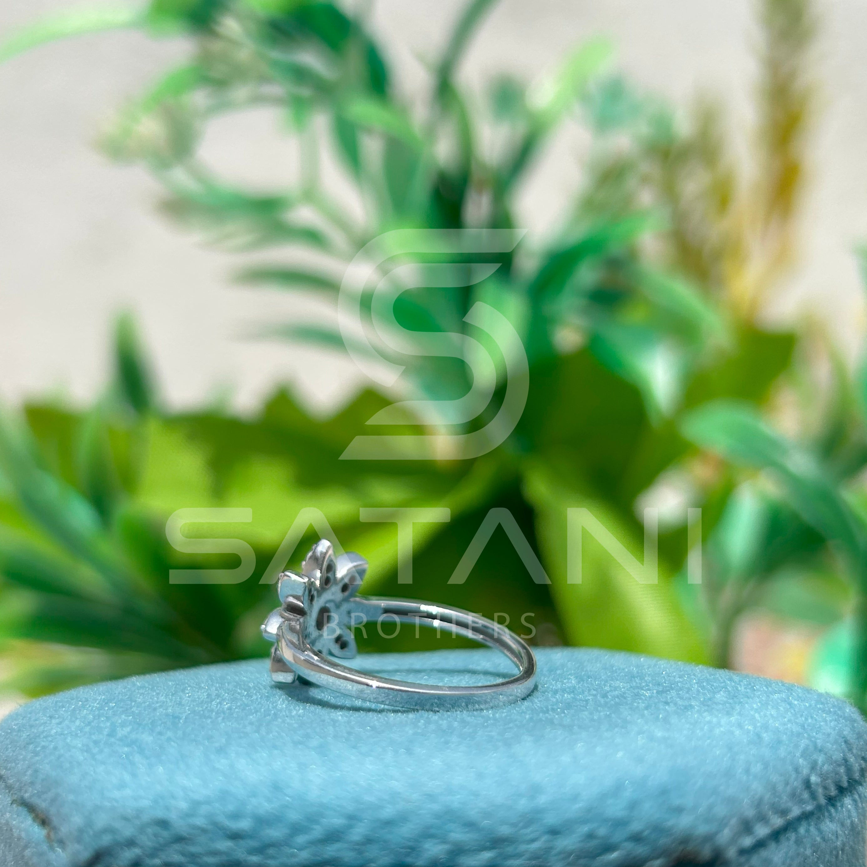 Daisy Diamond Bloom Ring