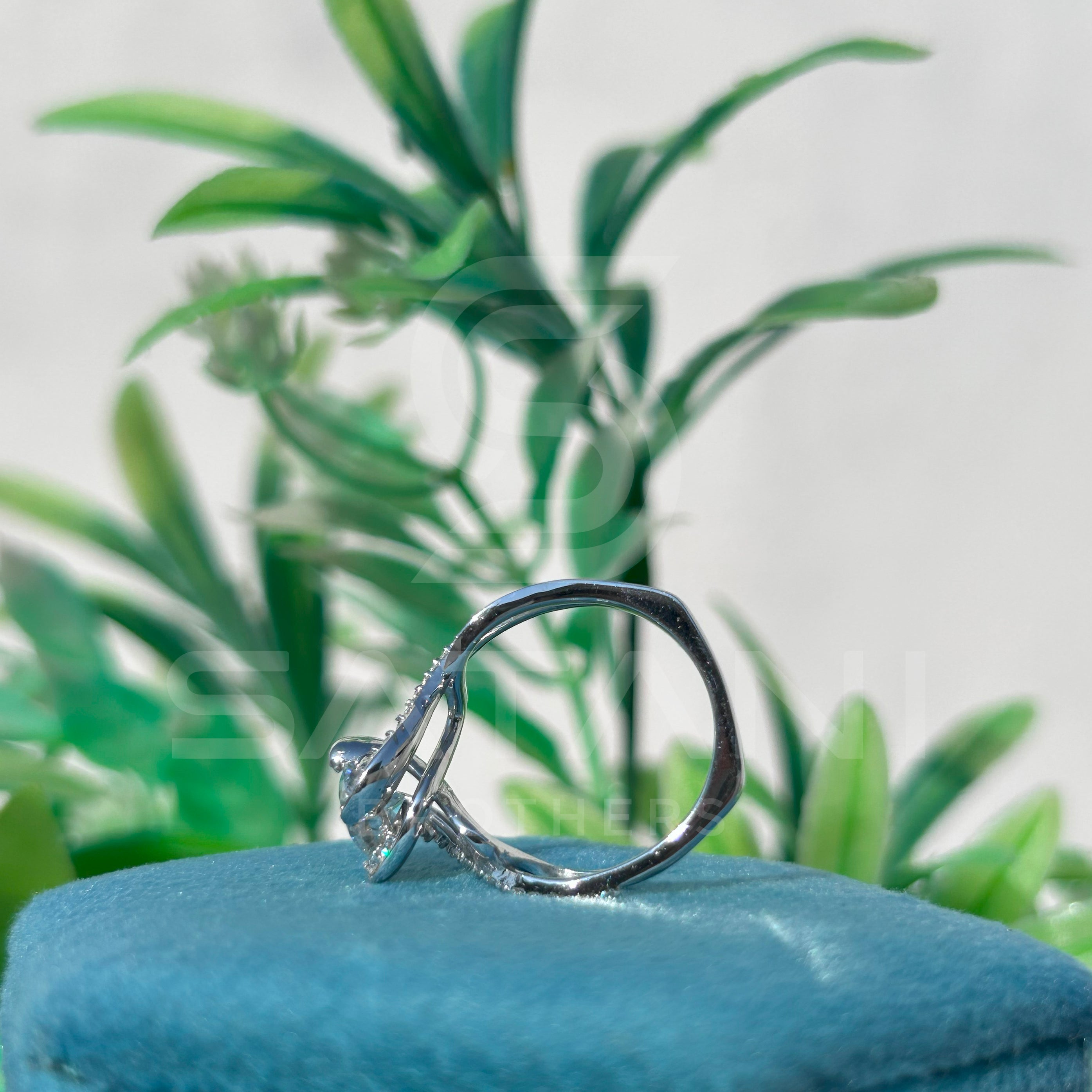 Round Moissanite Engagement Ring – Floral Halo Design, Vine-Inspired Solitaire Ring
