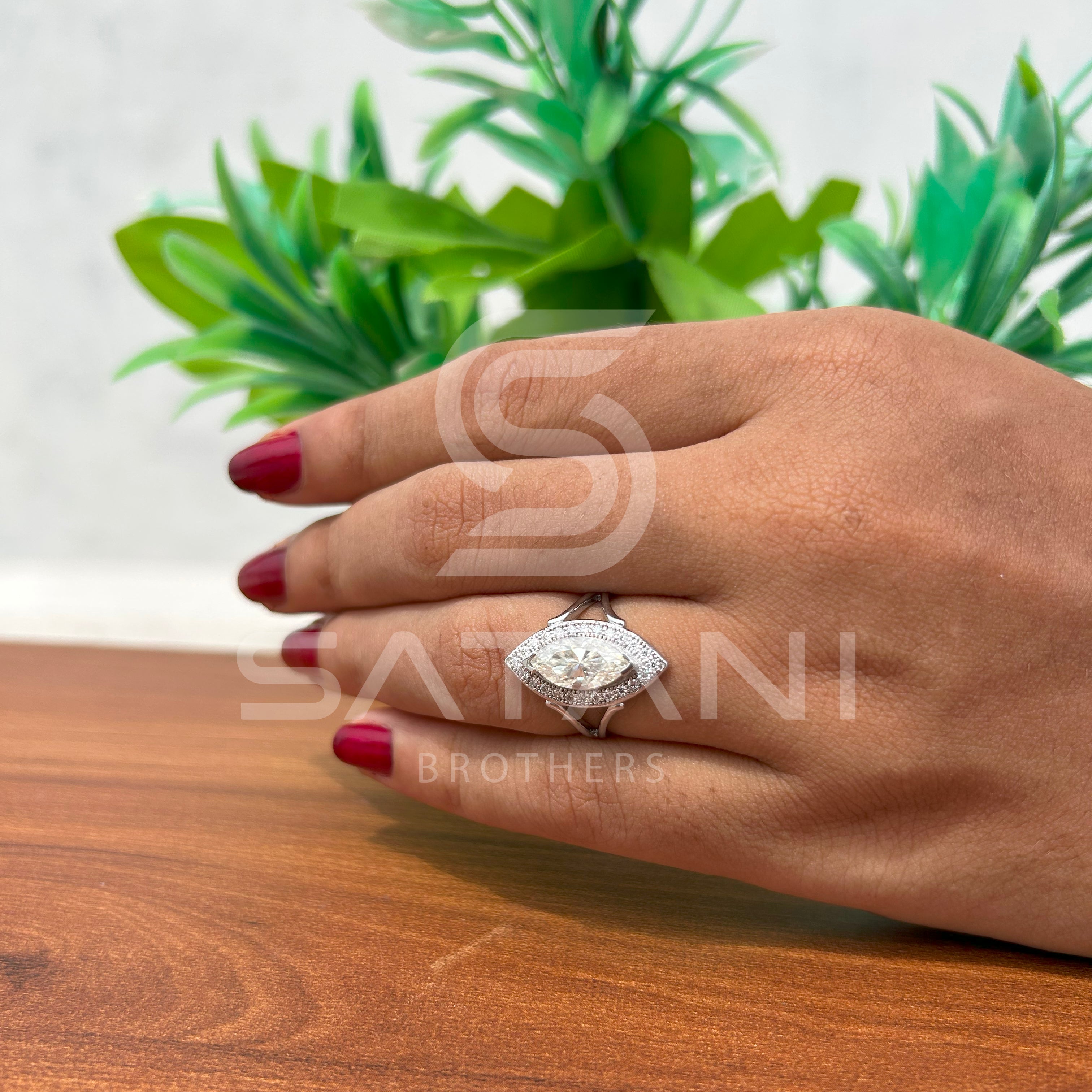 Marquise Cut Diamond Halo Ring in 925 Sterling Silver – Vintage Inspired Split Shank Engagement Ring, Elegant Solitaire with Halo Setting