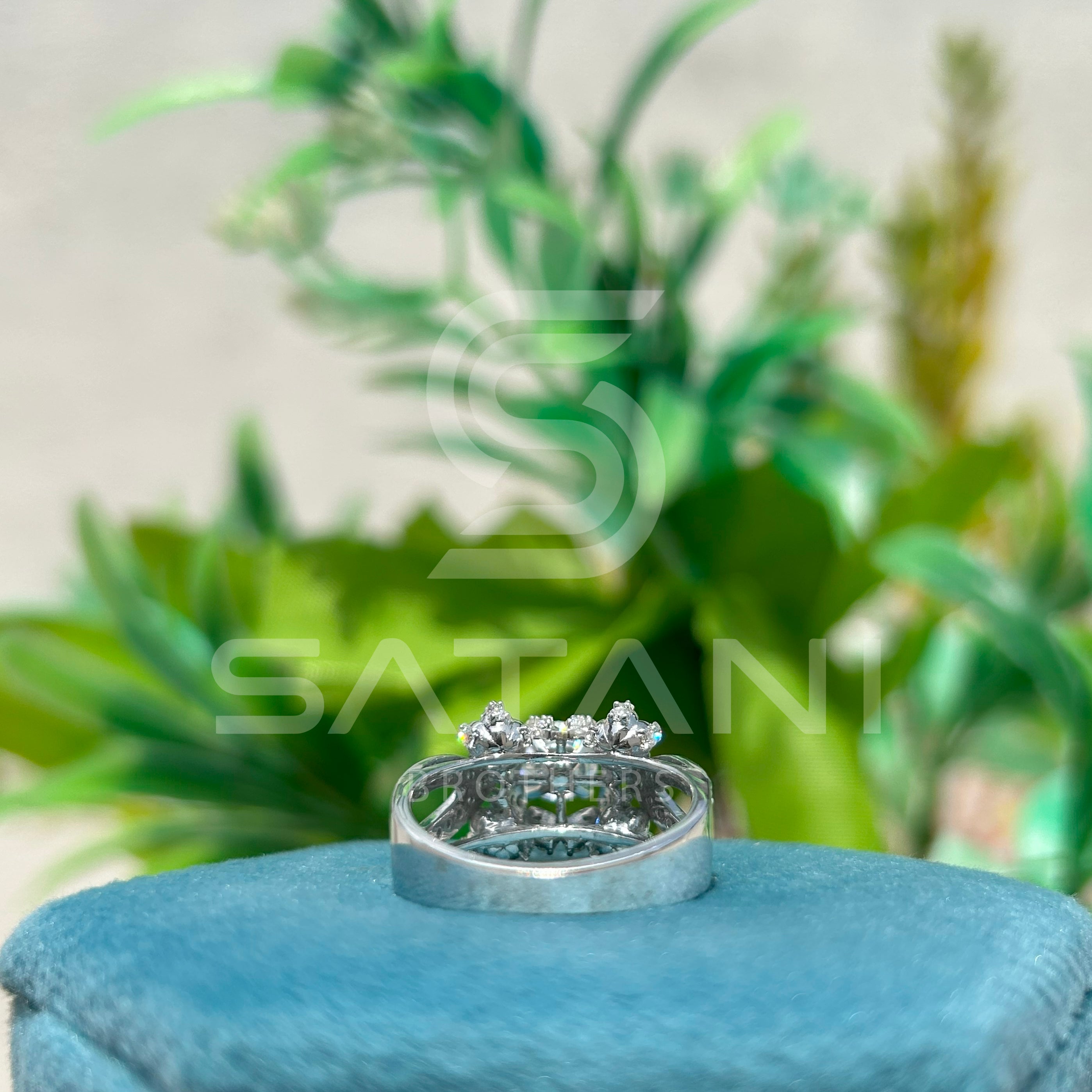 14K White Gold Unique Cluster Engagement Ring with Round Brilliant Cut Diamond & Pave Split Shank