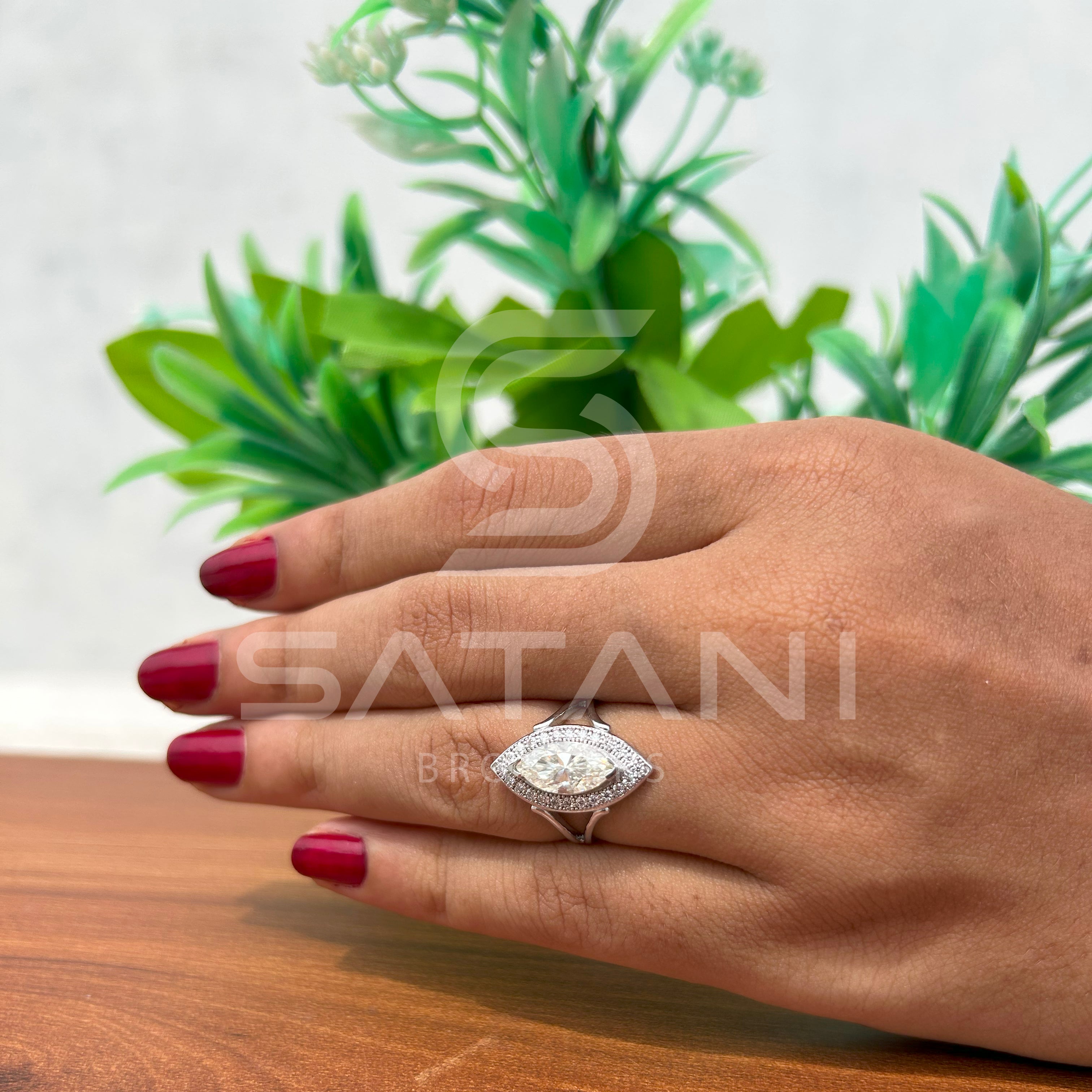 Marquise Cut Diamond Halo Ring in 925 Sterling Silver – Vintage Inspired Split Shank Engagement Ring, Elegant Solitaire with Halo Setting