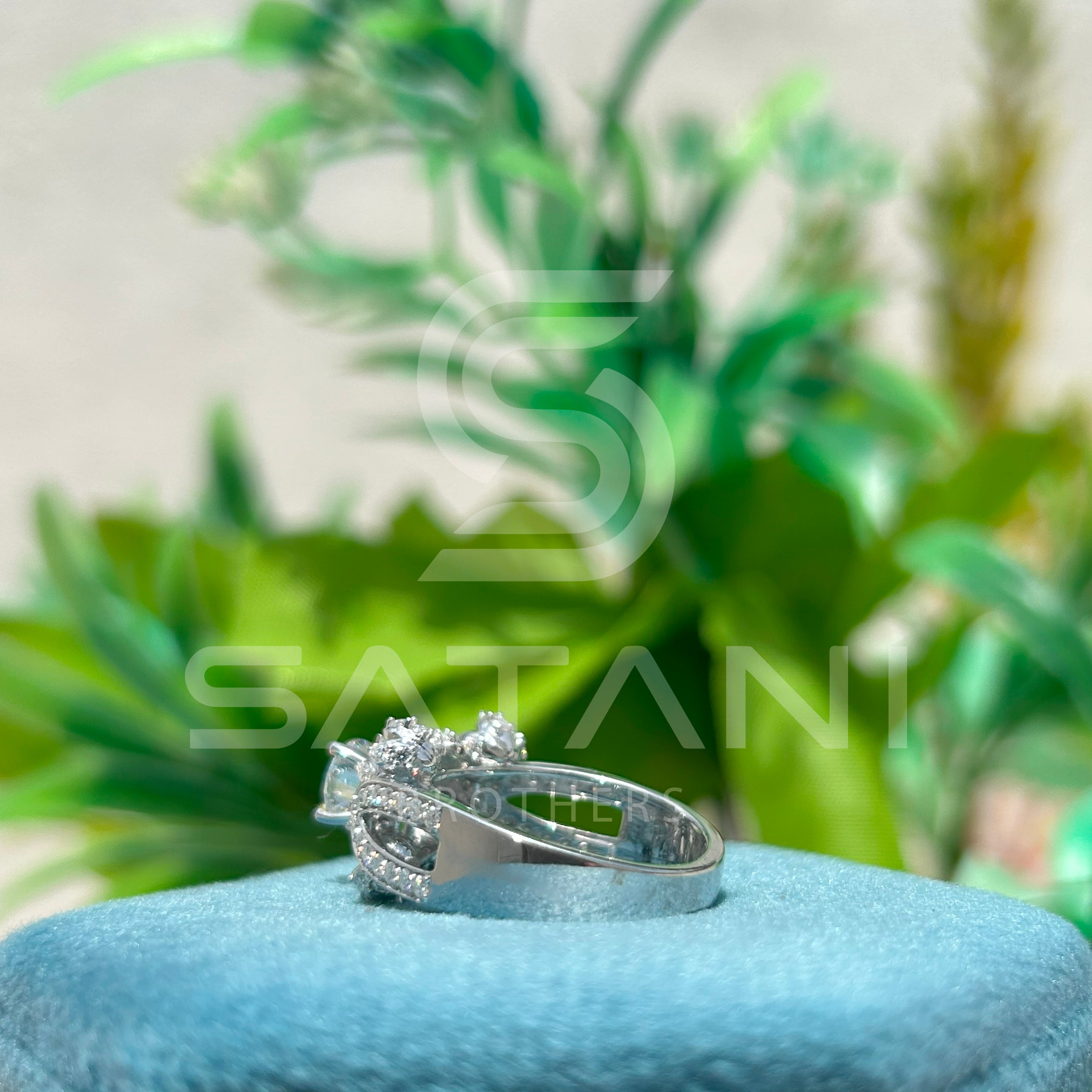 14K White Gold Unique Cluster Engagement Ring with Round Brilliant Cut Diamond & Pave Split Shank