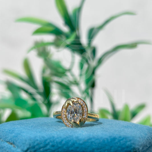 Round Diamond Leaf Halo Ring in Yellow Gold