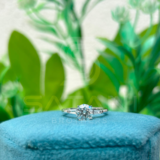 "Round Cut Moissanite Solitaire Engagement Ring with Side Baguettes" 💍