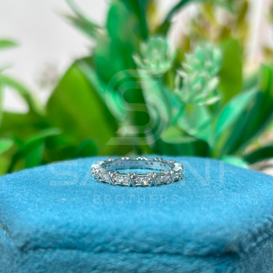 Dazzling Round Diamond White Gold Wedding Band