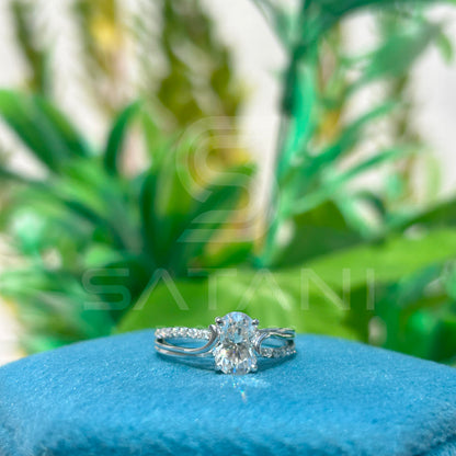 Eternal Glow – Oval Cut Moissanite Ring in Timeless Elegance
