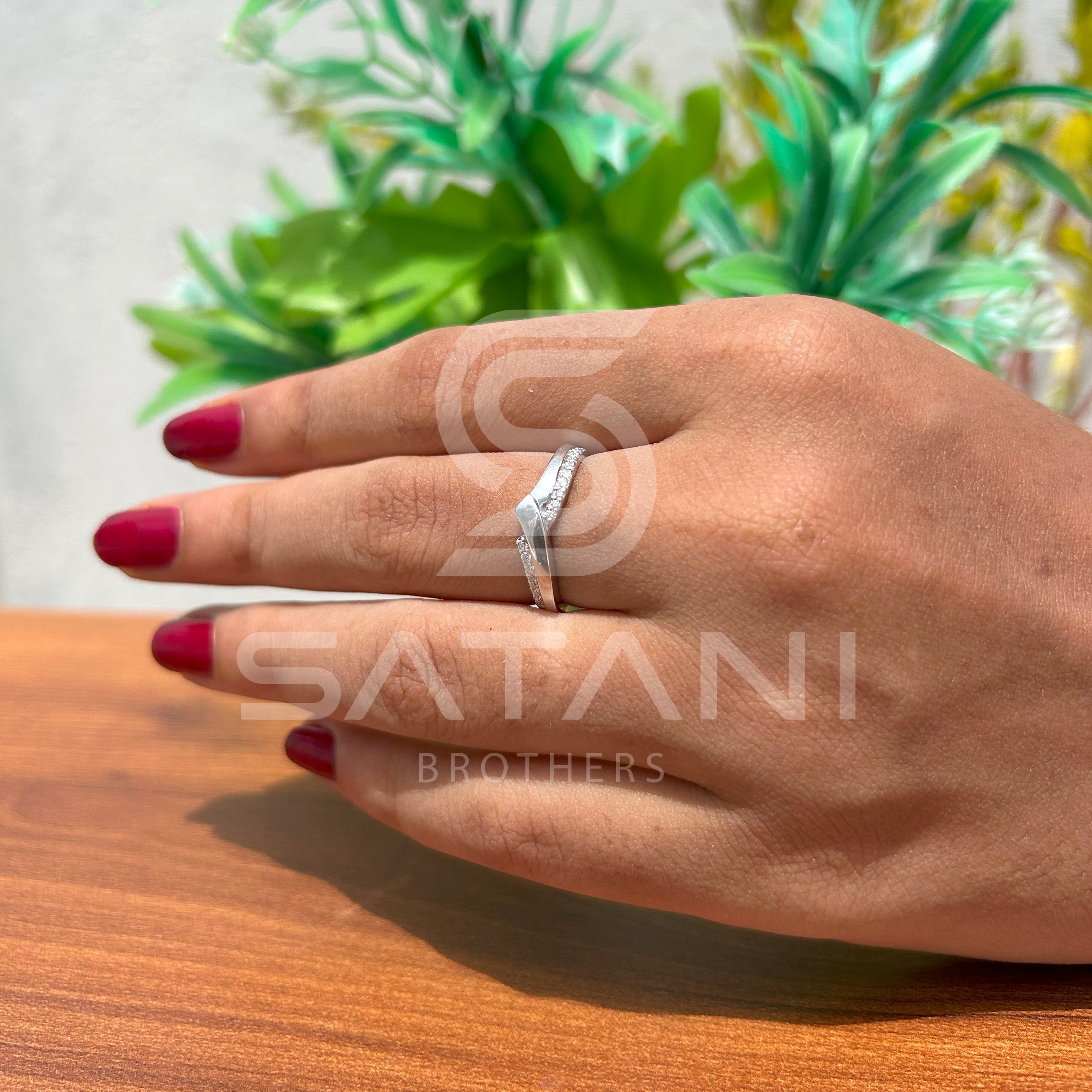 "Modern Crossover Diamond Band – Sleek Twist Design with Pave Accents"