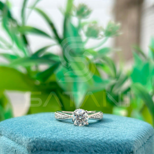 Round Cut Moissanite Solitaire Engagement Ring with Side Stones