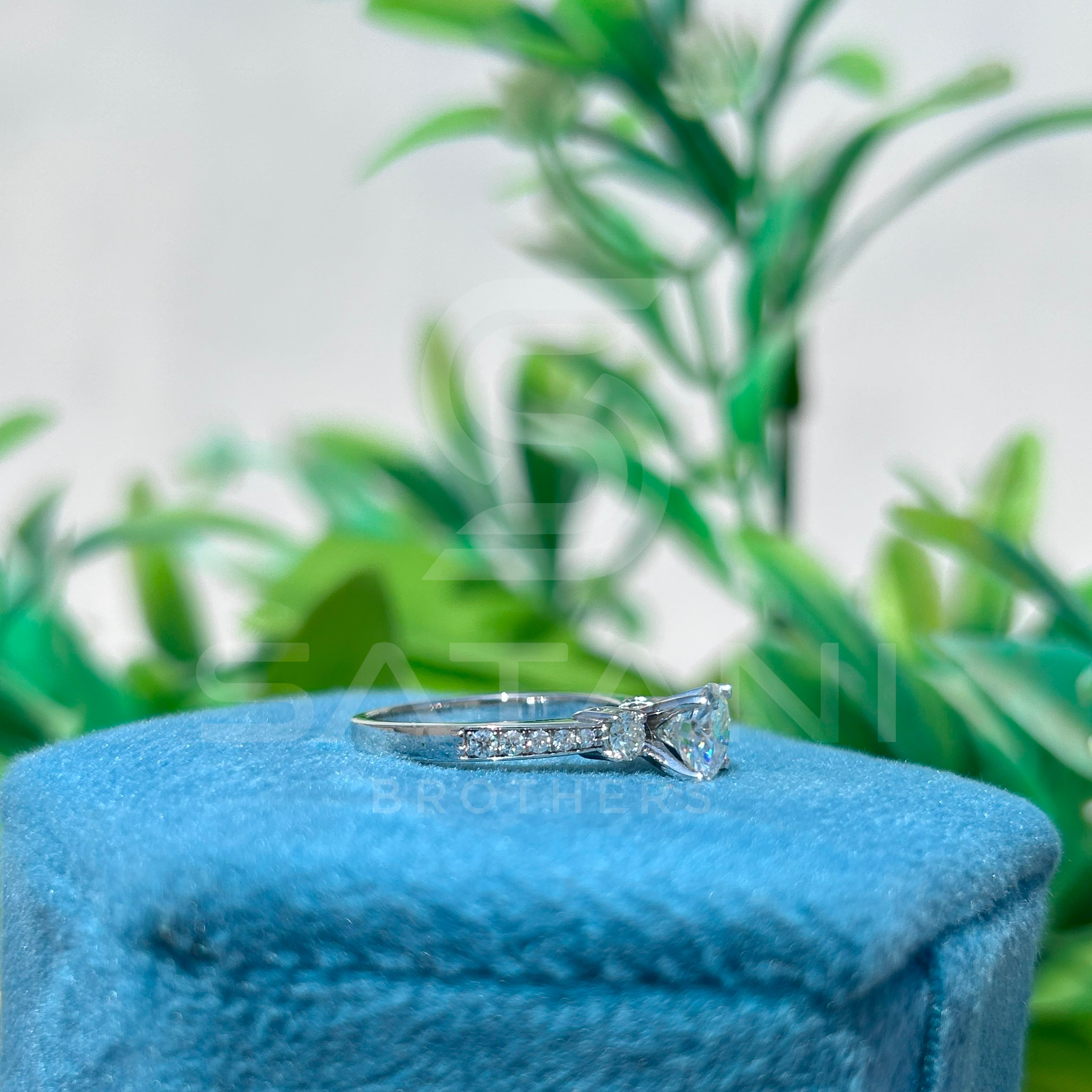 Classic Round Cut 1 CT Diamond Engagement Ring – 6.5mm Solitaire