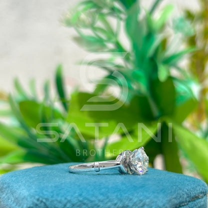 Vintage Solitaire Engagement Ring – Round Brilliant Diamond in Classic Six-Prong White Gold Setting