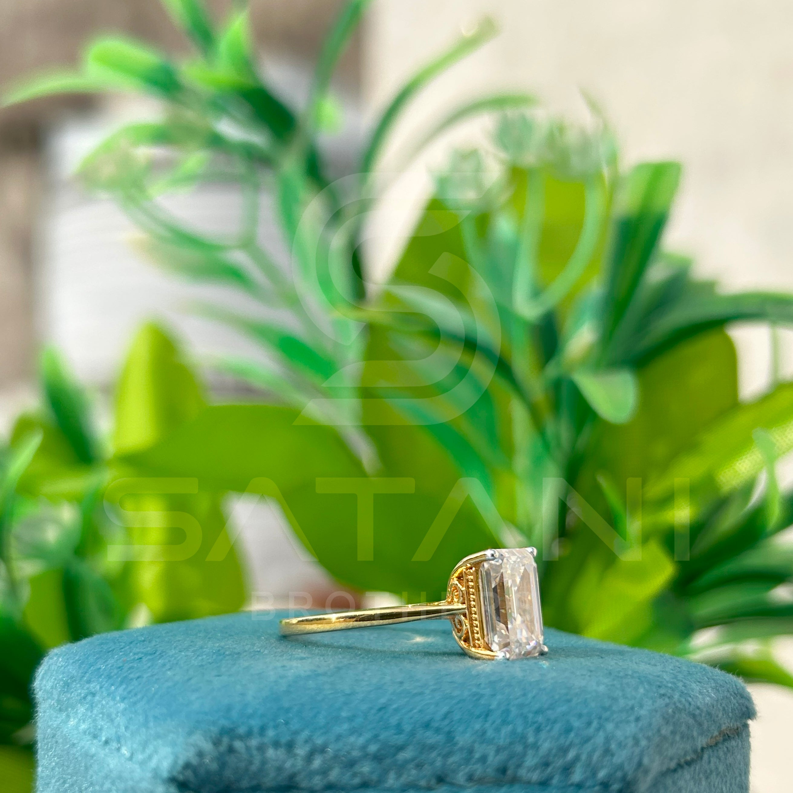 Emerald Elegance Solitaire