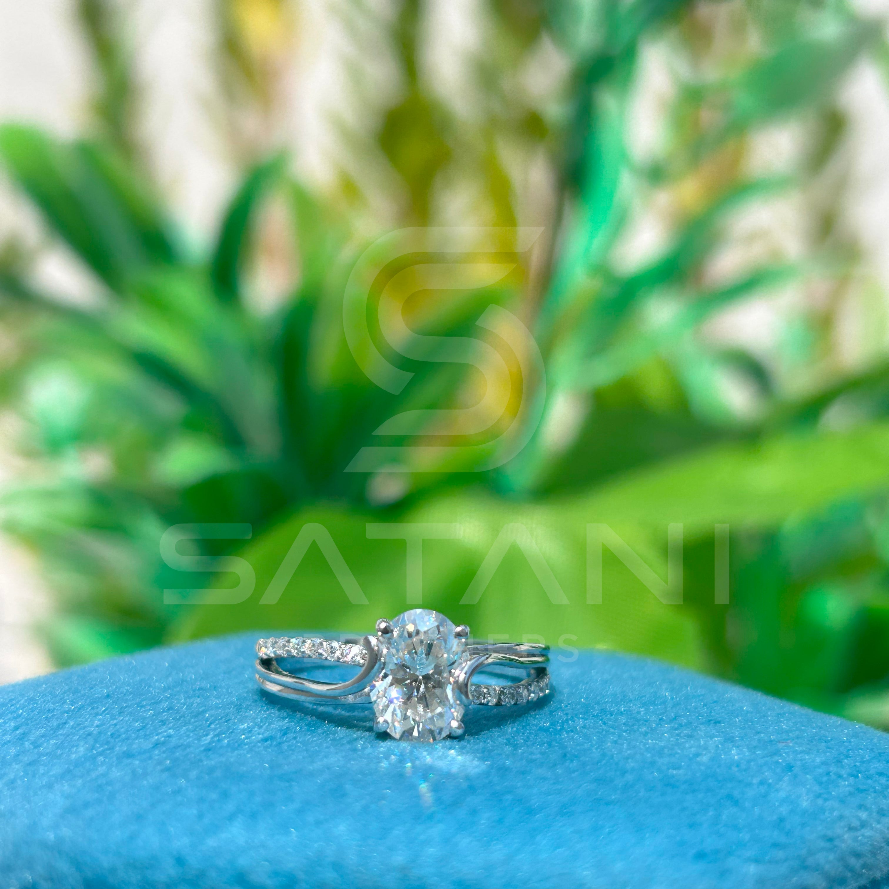 Eternal Glow – Oval Cut Moissanite Ring in Timeless Elegance