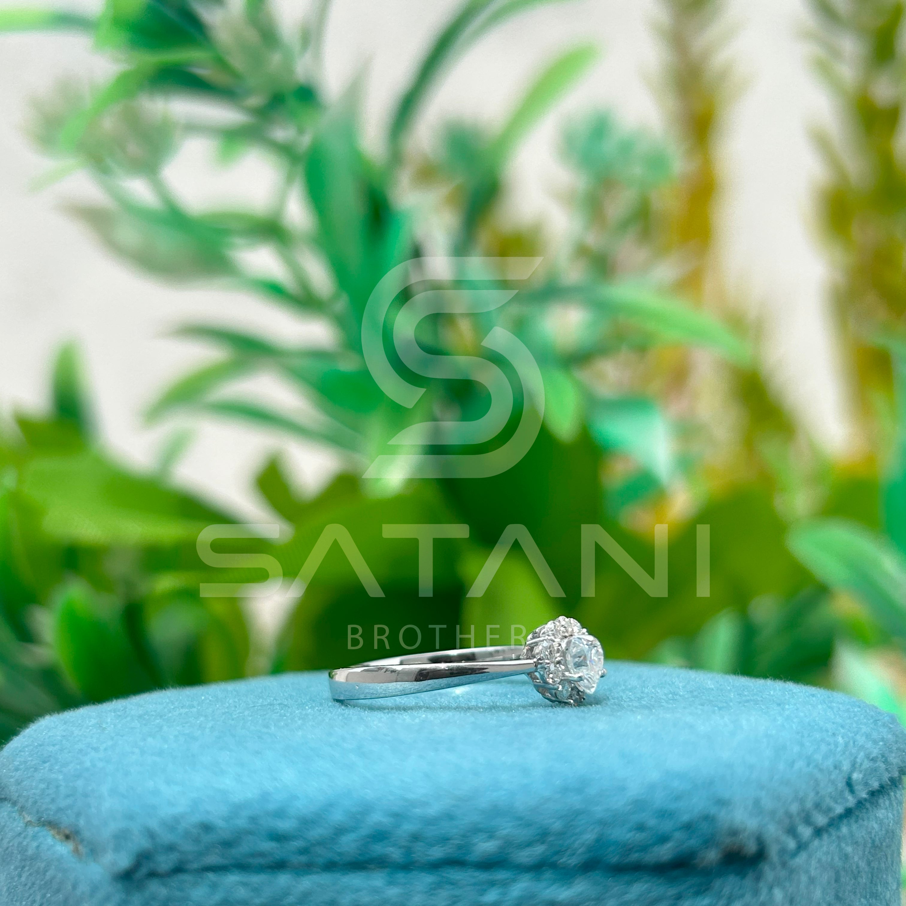 "Heart Shape Diamond Engagement Ring – Halo Design in White Gold"
