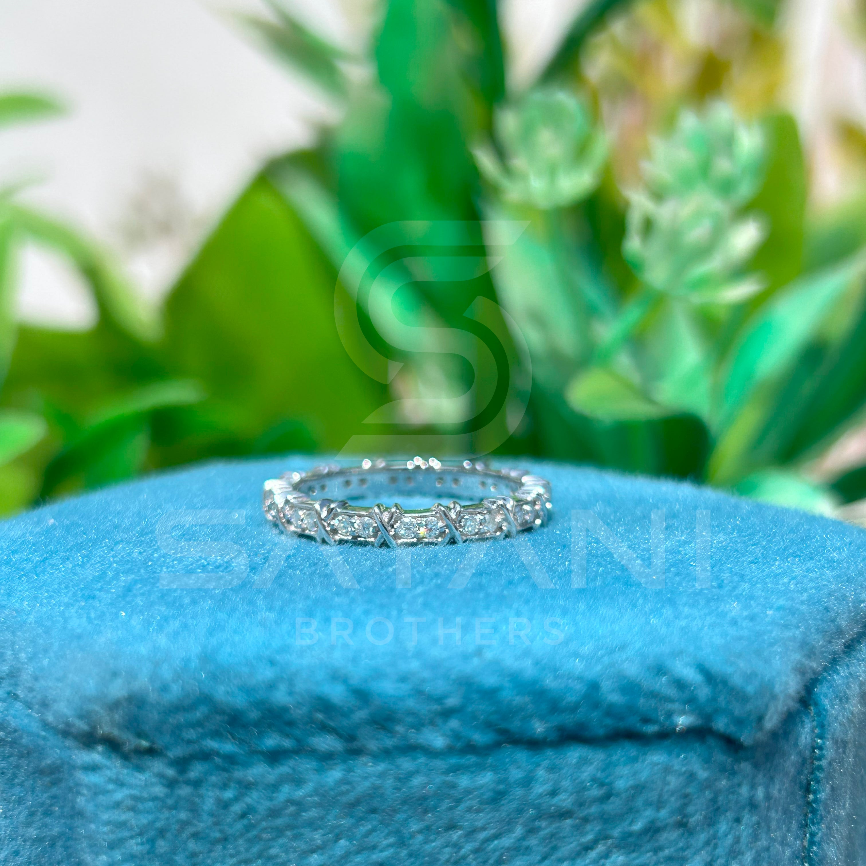 Dazzling Round Diamond White Gold Wedding Band