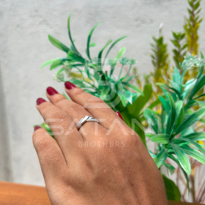 "Modern Crossover Diamond Band – Sleek Twist Design with Pave Accents"