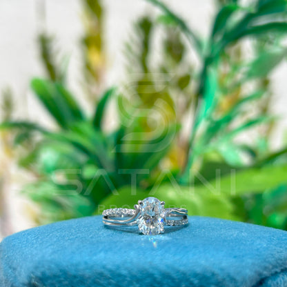 Eternal Glow – Oval Cut Moissanite Ring in Timeless Elegance