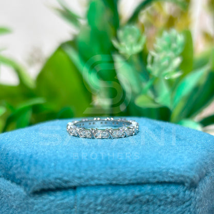 Dazzling Round Diamond White Gold Wedding Band