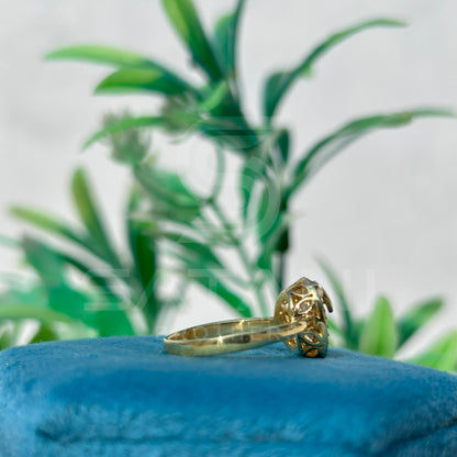 Round Diamond Leaf Halo Ring in Yellow Gold