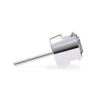 Side view of a 925 silver round diamond stud earring with a unique prong design, highlighting its elegant craftsmanship.