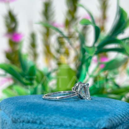 Eternal Duo Toi et Moi Ring – Emerald Cut & Pear Cut Diamonds in Platinum