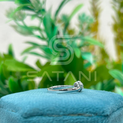 "Heart Shape Diamond Engagement Ring – Halo Design in White Gold"