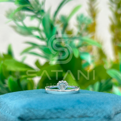 "Heart Shape Diamond Engagement Ring – Halo Design in White Gold"