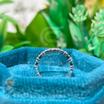Dazzling Round Diamond White Gold Wedding Band