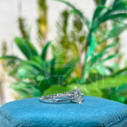Eternal Glow – Oval Cut Moissanite Ring in Timeless Elegance