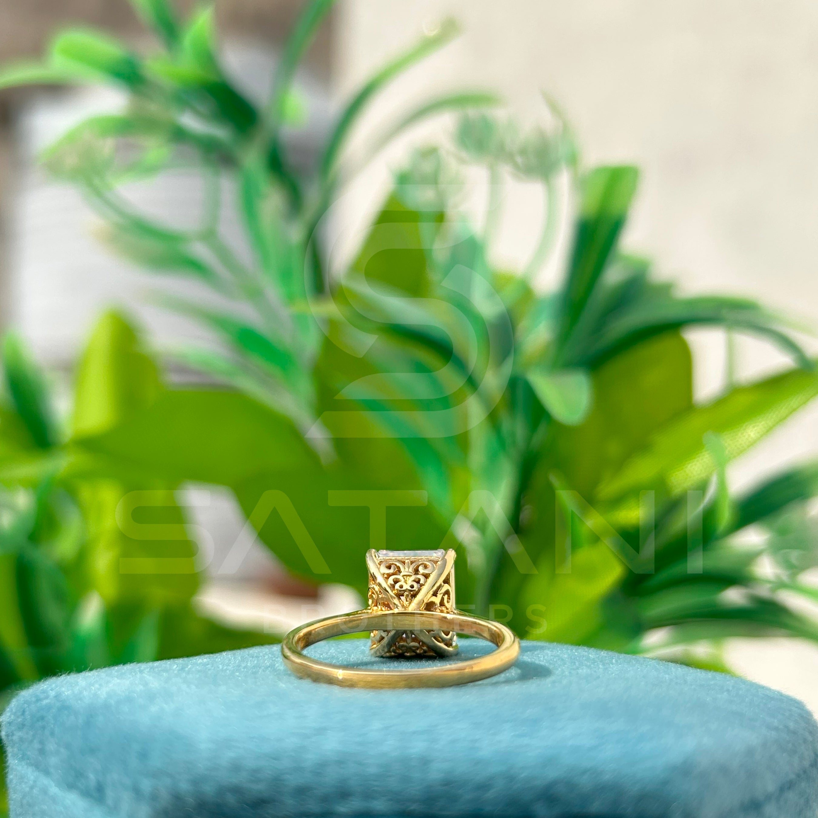 Emerald Elegance Solitaire