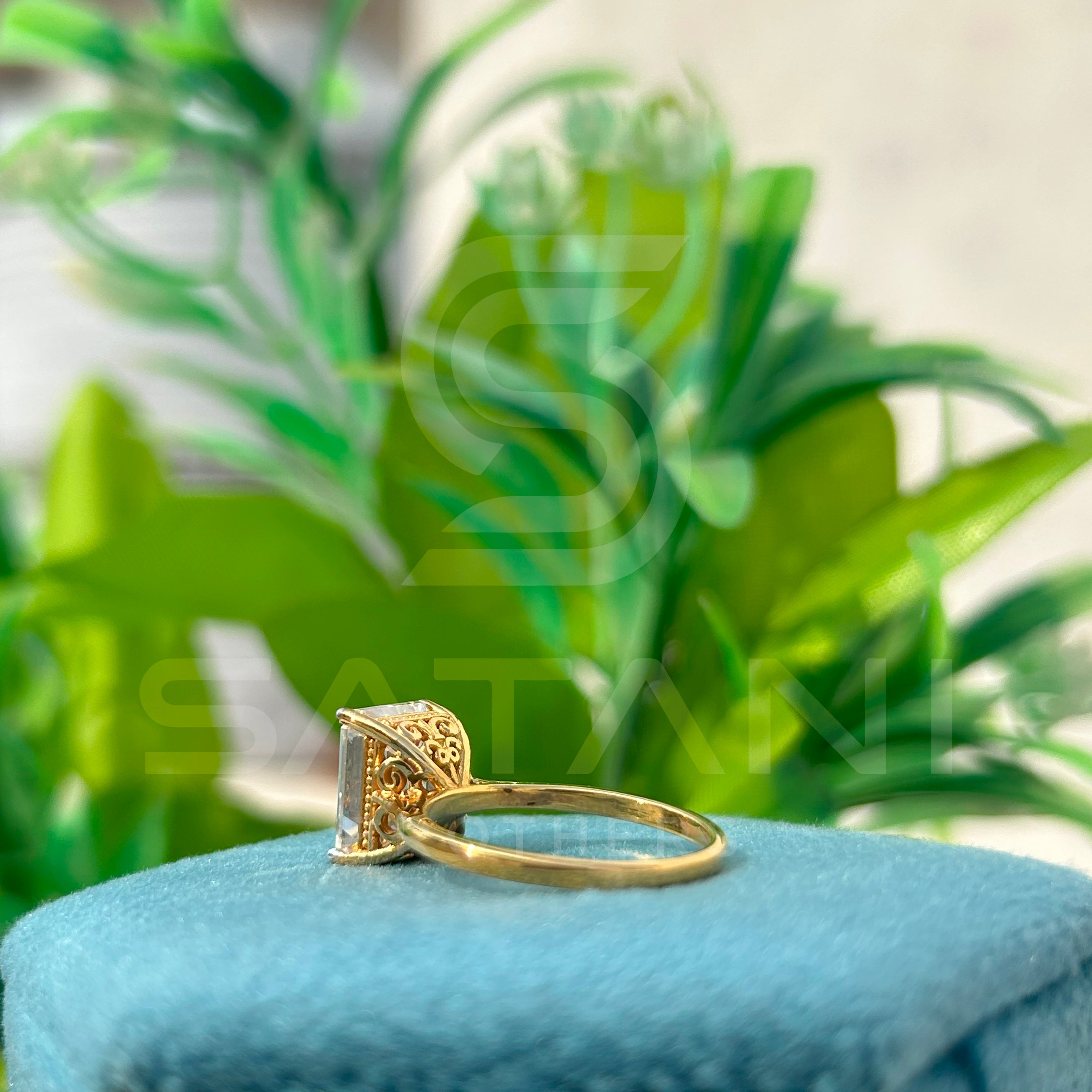 Emerald Elegance Solitaire