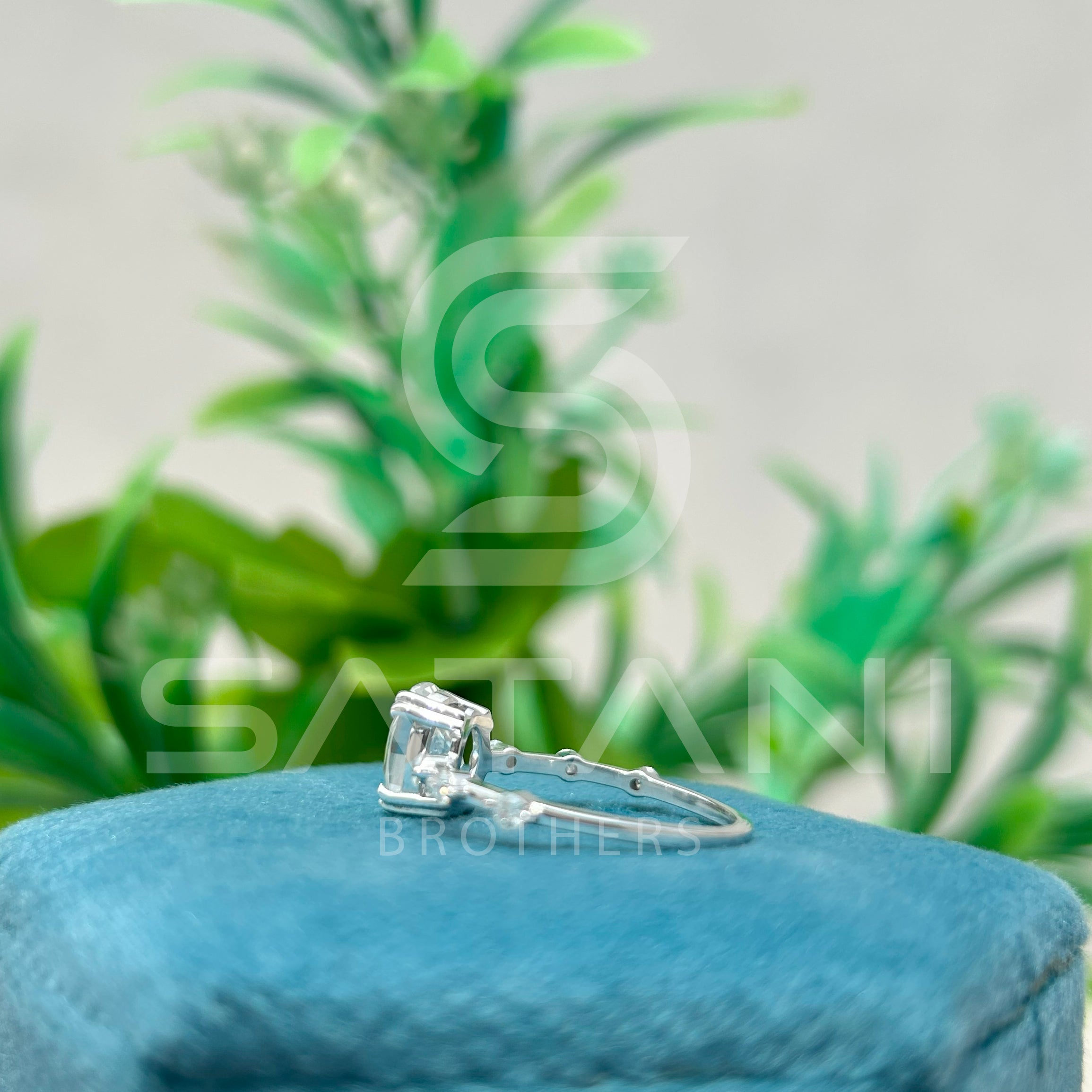 "Oval Cut Moissanite Engagement Ring – Dainty Solitaire with Side Stones, 14K White Gold, Promise Ring, Minimalist Bridal Jewelry"