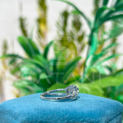 Eternal Glow – Oval Cut Moissanite Ring in Timeless Elegance