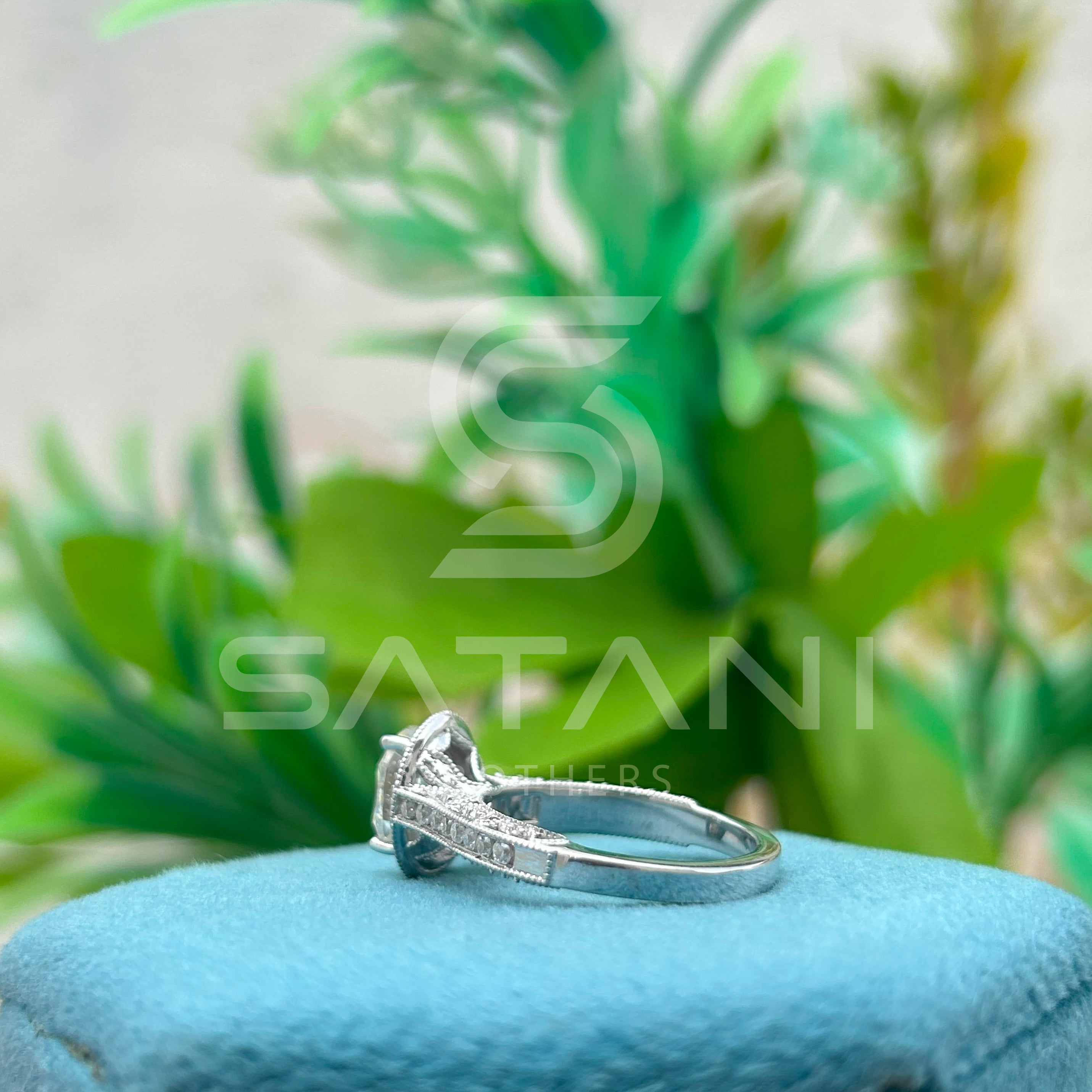 Oval Halo Royal Ring