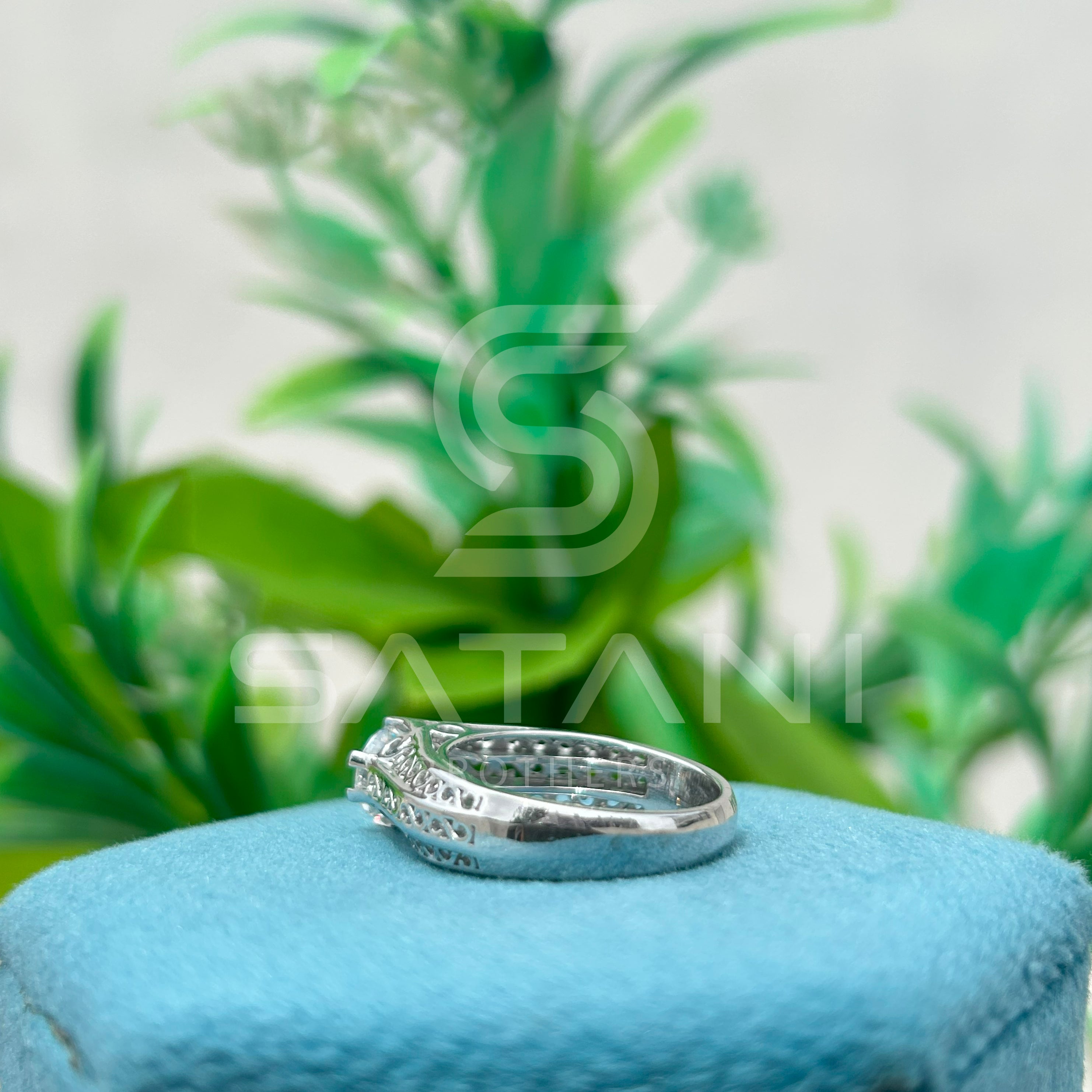 Vintage Filigree Engagement Ring – Round Brilliant Solitaire with Split Shank, Elegant Promise or Wedding Ring