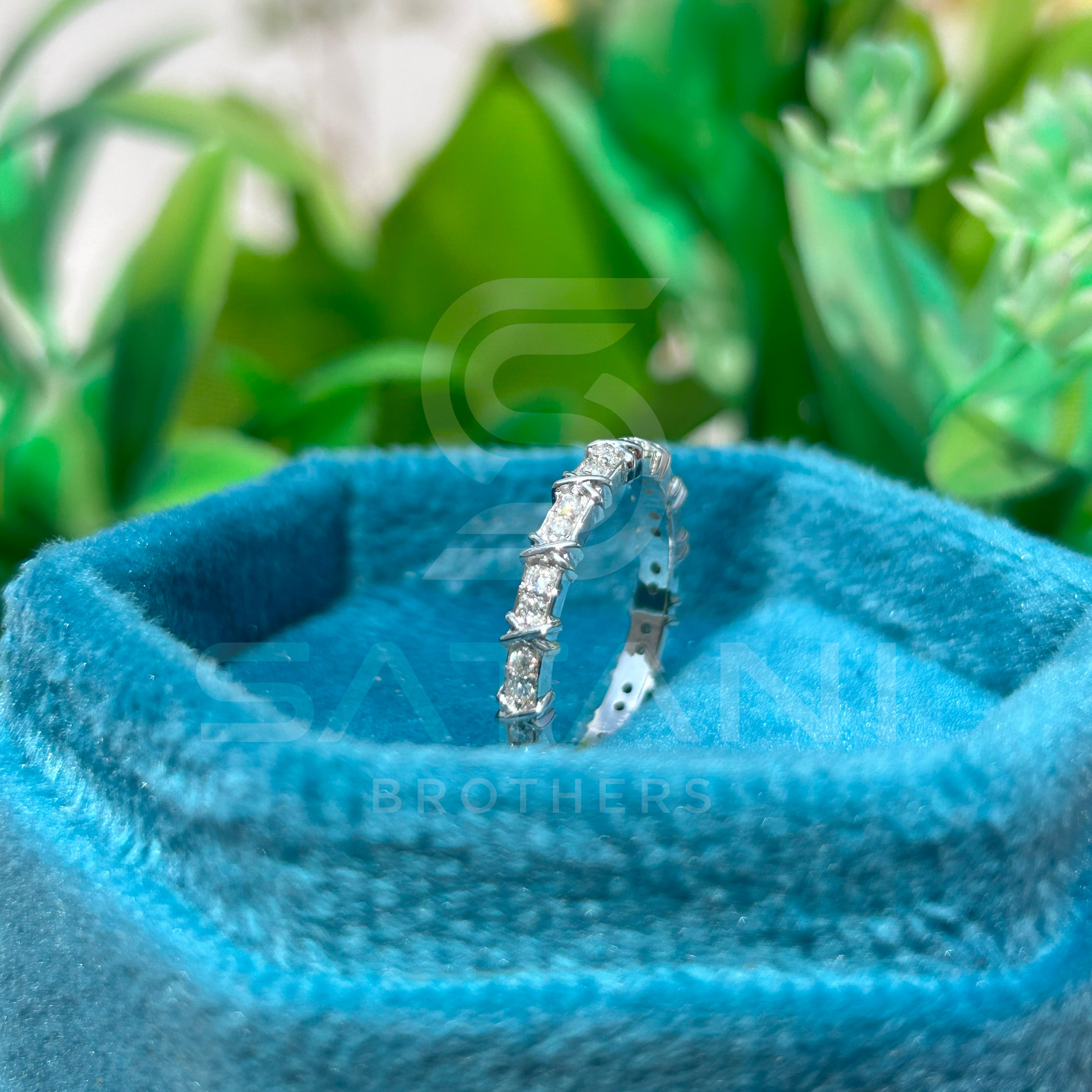 Dazzling Round Diamond White Gold Wedding Band