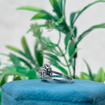 Oval Diamond Cluster Ring – Unique Flower Halo Engagement Ring