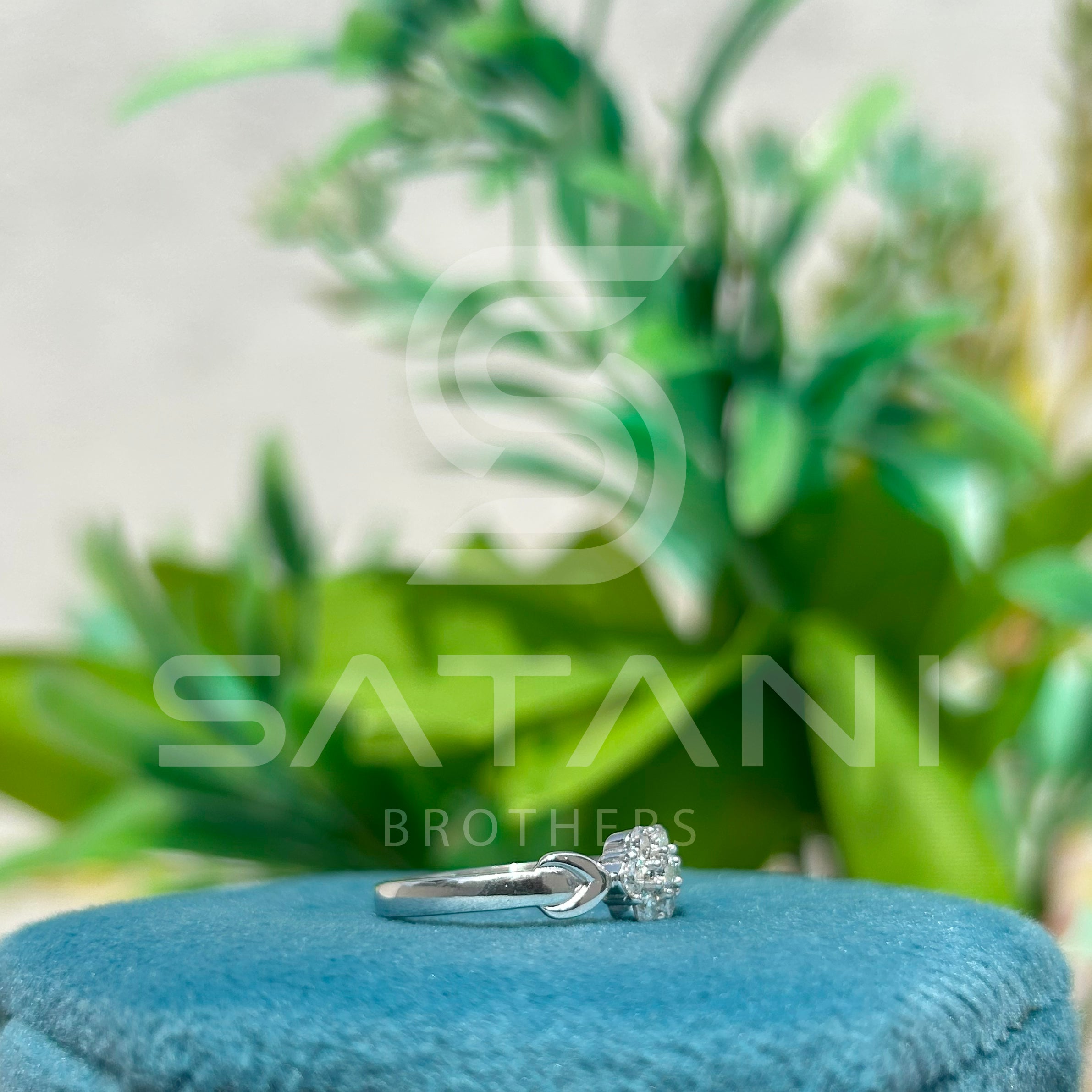 White Gold Diamond Cluster Ring with Twisted Shoulder Design – Elegant & Timeless